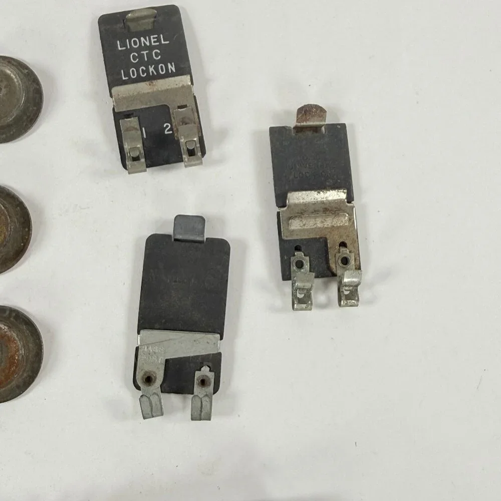 American Flyer & Lionel Model Train Connectors & 6 Uncoupler Wheels